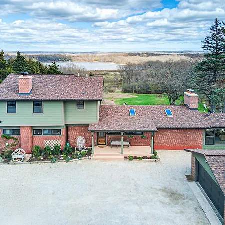 Secluded Luxury Retreat: 15 Acres, Views, Hot Tub Vila